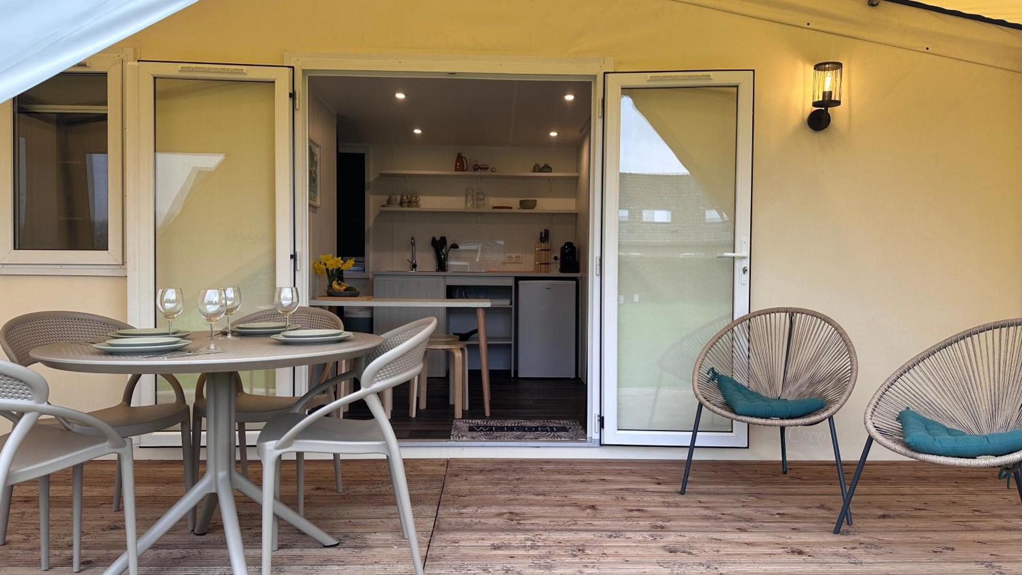 Glamping De Hof Van Eeden Warmond Exterior photo